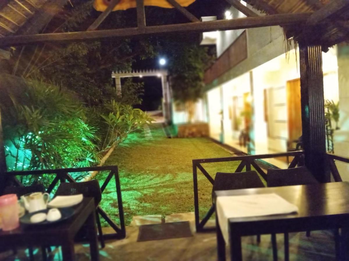 Elephant Park Family Bungalow 우다왈라웨 외부 사진