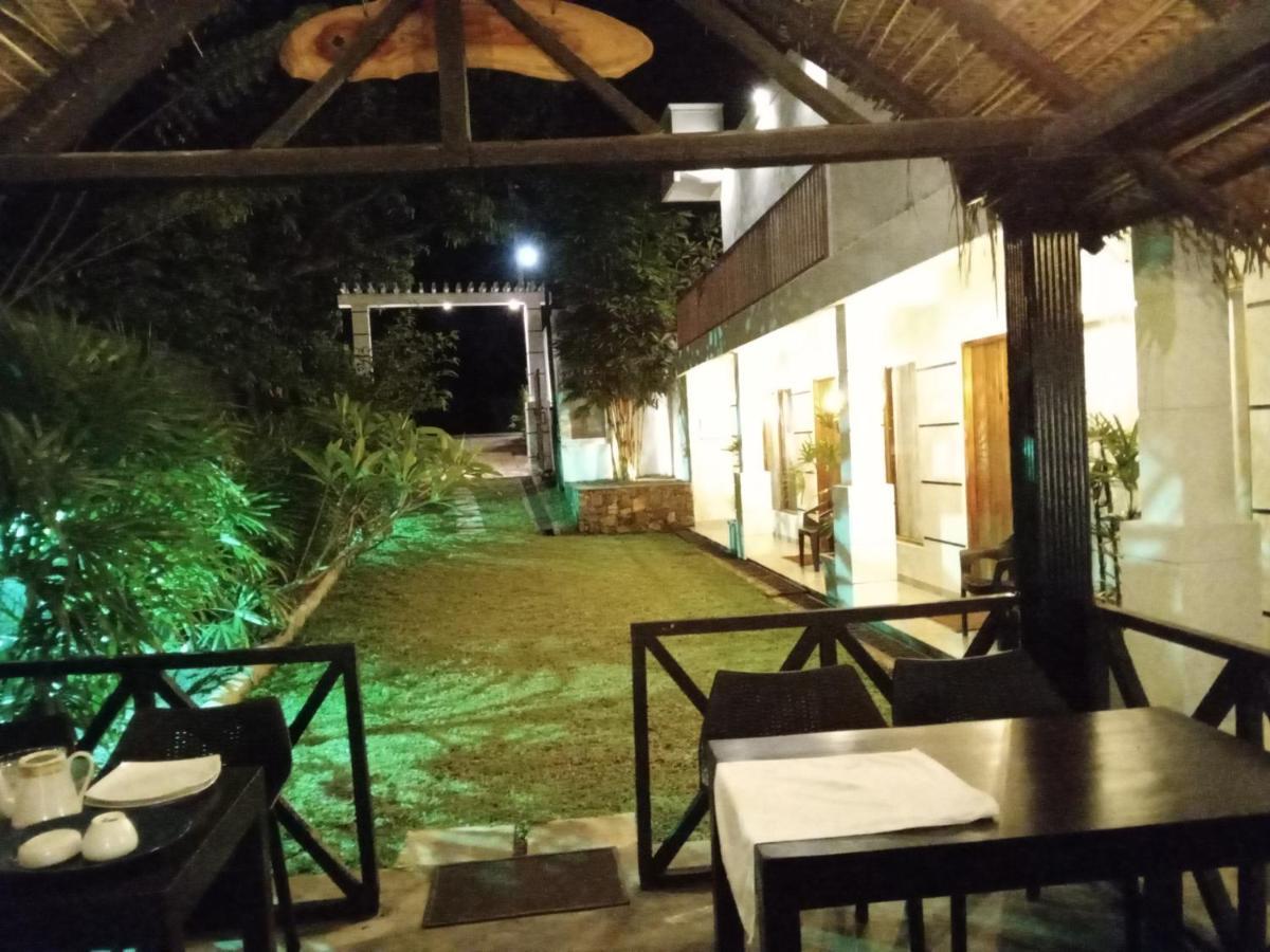 Elephant Park Family Bungalow 우다왈라웨 외부 사진